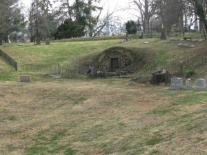 Read more about the article Cemeteries Worth the Visit– Frankfort, Kentucky