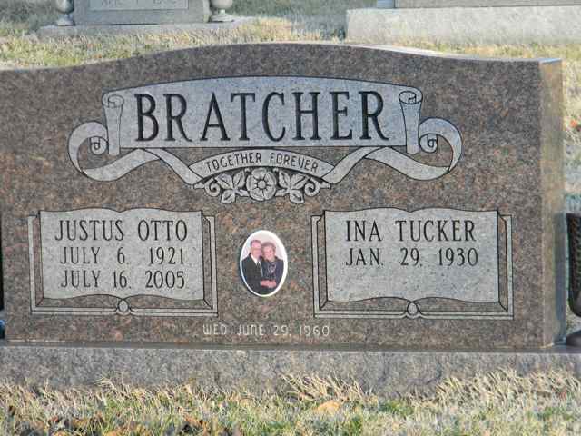 Read more about the article Faces From the Past – Ceramic Memorial Plaques